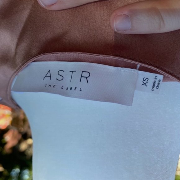 ASTR The Label Fiona Satin Wrap Dress Size XS NWT - Picture 6 of 6